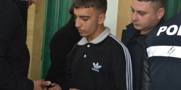 annesine_kufur_etti_diye_bicakladi_h90856_3a8de.jpg