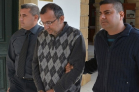 emekli_memura_bir_yil_hapis_cezasi_h90675_91492.jpg