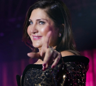 les_ambassadeurs_sahnesinde_sibel_can_buyusu_h90956_67fc0.jpg