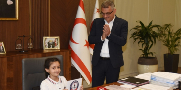 minik_masal_dan_anlamli_mesaj_baris_sevgiyle_sarilabilmektir_h91058_035e6.jpeg