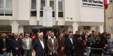 ticaret_odasi_na_siyah_celenk_uzatilan_gule_ret_h90925_bbee8.jpeg