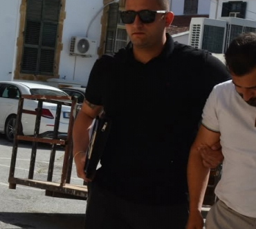 calistigi_is_yerinden_iki_bin_dolar_caldi_h91244_596e1.jpg