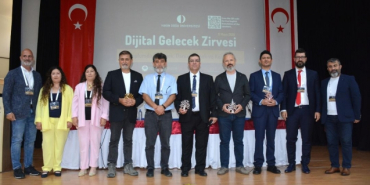 ydu_de_dijital_gelecege_yon_veren_zirve_h91339_a7b30.jpg