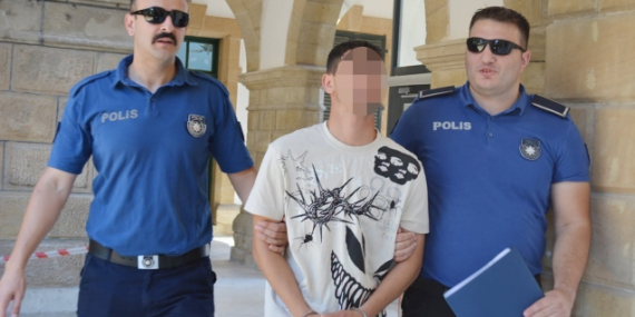 arkadasinin_basvuru_formunu_degistirip_sinava_girmeye_calisti_h91567_45763.jpg