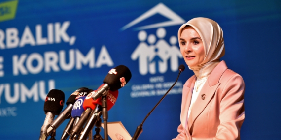 cocuklarimizi_algoritmalarin_insafina_terk_edemeyiz_h91519_0139f.jpg