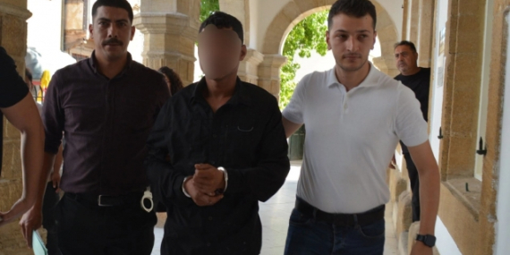 icki_sisesiyle_kardesine_saldirdi_h91537_41803.jpg