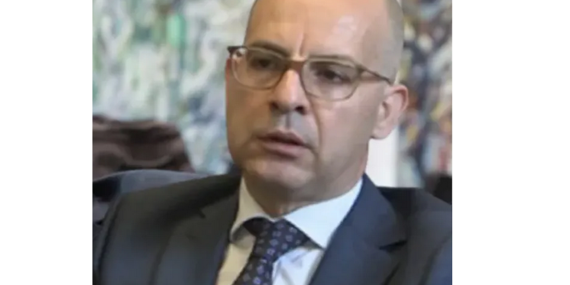 mehmet-dana-4.png