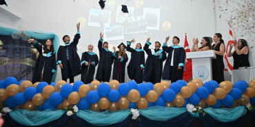 dr_suat_gunsel_girne_kolejinde_mezuniyet_coskusu_h91611_7880a.jpg