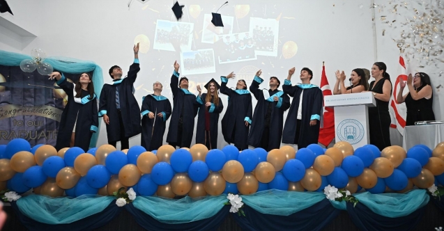 dr_suat_gunsel_girne_kolejinde_mezuniyet_coskusu_h91611_7880a.jpg