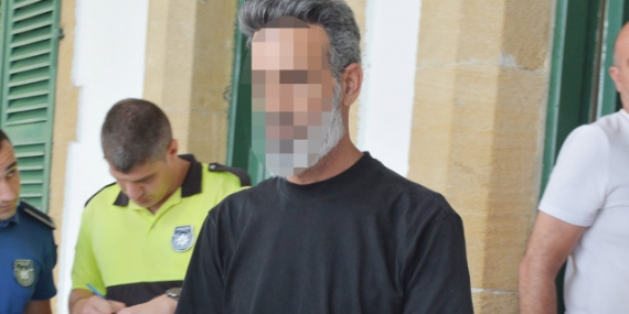 iki_yasindaki_cocuguyla_tir_dorsesinde_ulkeye_girdi_h91668_9a765.jpg