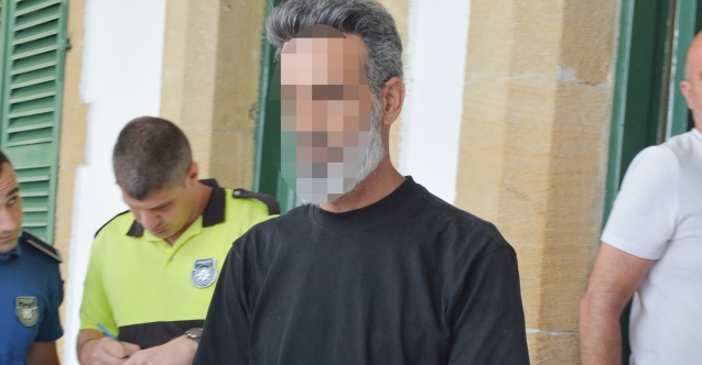 iki_yasindaki_cocuguyla_tir_dorsesinde_ulkeye_girdi_h91668_9a765.jpg