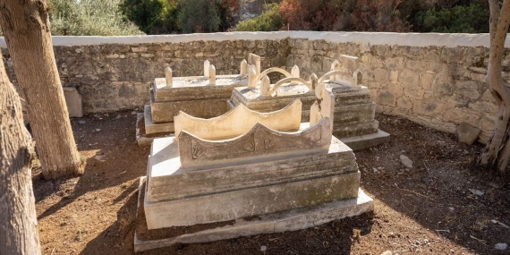 mezar-4.jpg