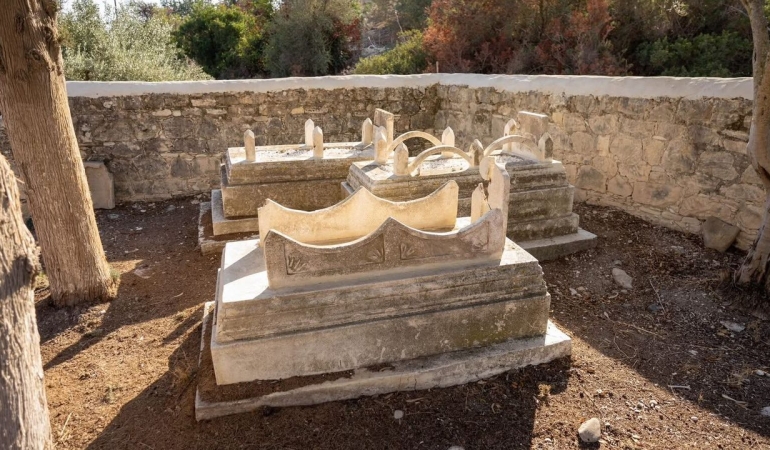 mezar-4.jpg