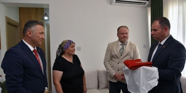 1785569493230bayrak-tim-1.jpg