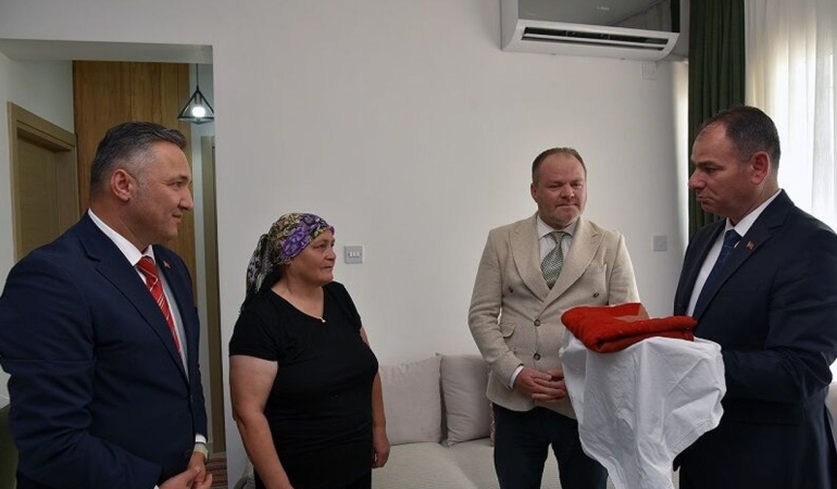 1785569493230bayrak-tim-1.jpg