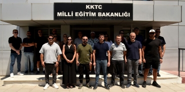 1786356544698ktoeos-egitim-bakanligi-onunde-basin-aciklamasi-yapti-1-so.jpg