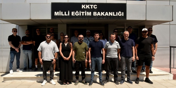 1786356544698ktoeos-egitim-bakanligi-onunde-basin-aciklamasi-yapti-1-so.jpg