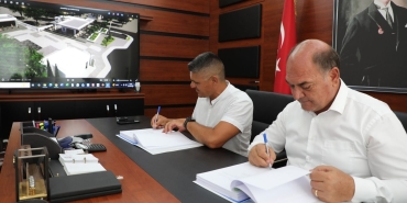 1787729508967minarelikoy-muhtarligi-ve-spor-kulubu-sosyal-tesisi-icin-imzalar-atildi-2.jpg
