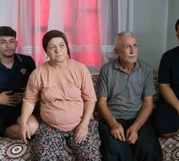 cami_kirip_hamile_kadini_ve_cocuklari_kurtardilar_h91855_e225f.jpg