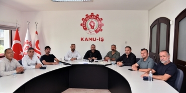 sendikalardan_arikliya_istifa_cagrisi_h91848_16b5a.JPG