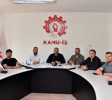 sendikalardan_arikliya_istifa_cagrisi_h91848_16b5a.JPG