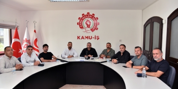 sendikalardan_arikliya_istifa_cagrisi_h91848_16b5a.JPG