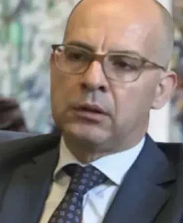 mehmet-dana-4.png